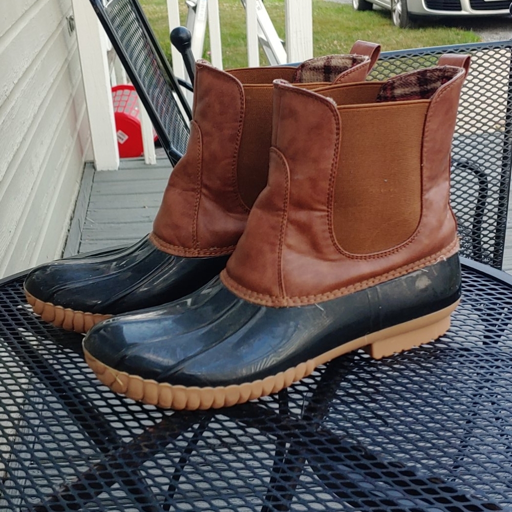 Women's offbrand duck Boots